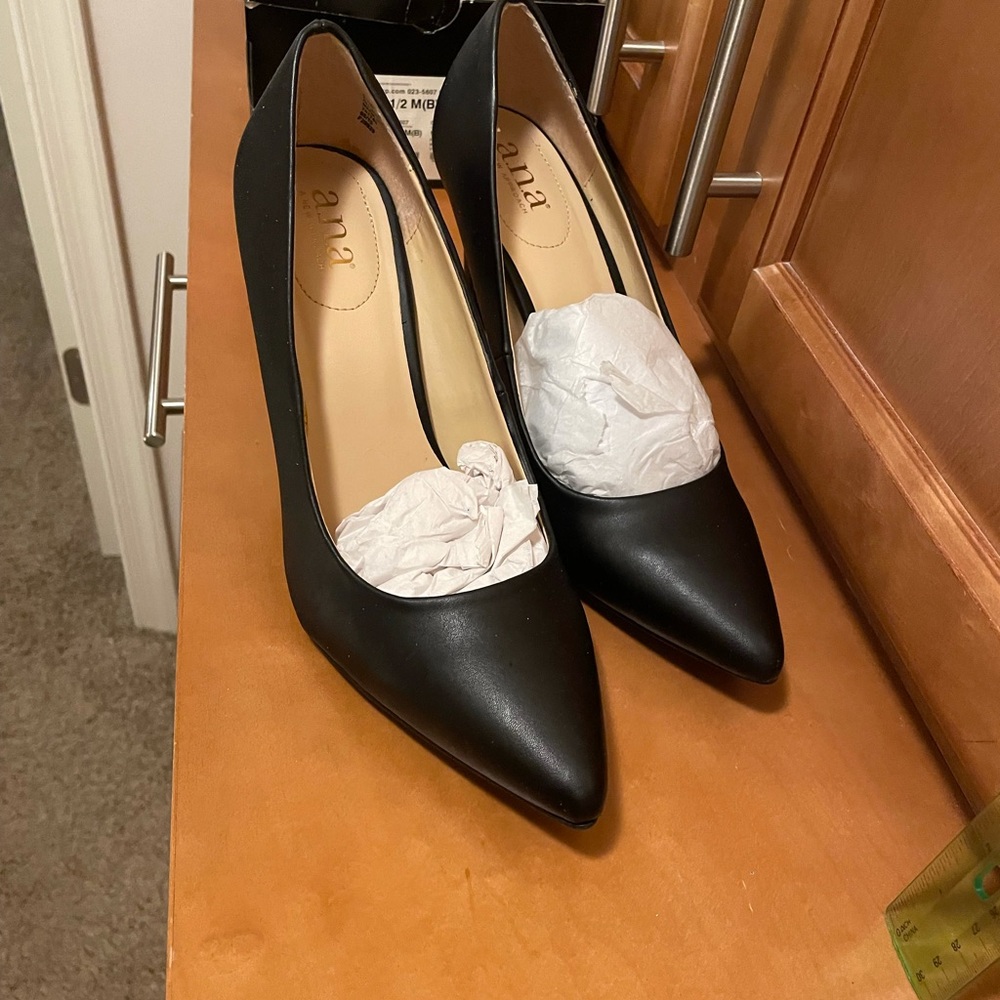 A.N.A. Black Pumps Excellent Condition 3.5 inch heel Size 9&1/2